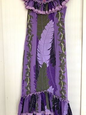 Muumuu factor and Tropical Leaf Maxi Dress